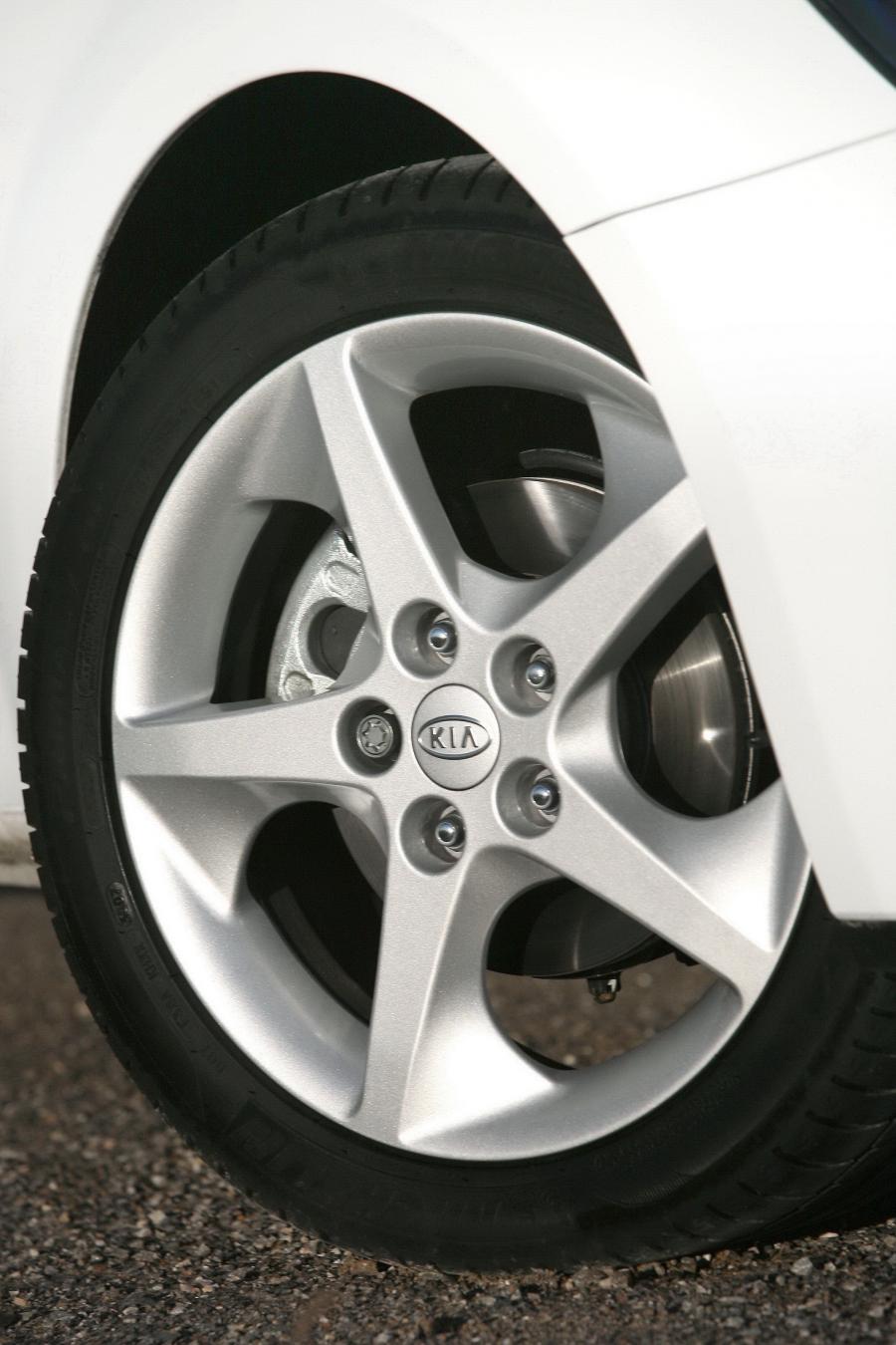  Kia pro_cee&rsquo;d 2008 года  (фото 48 из 182)